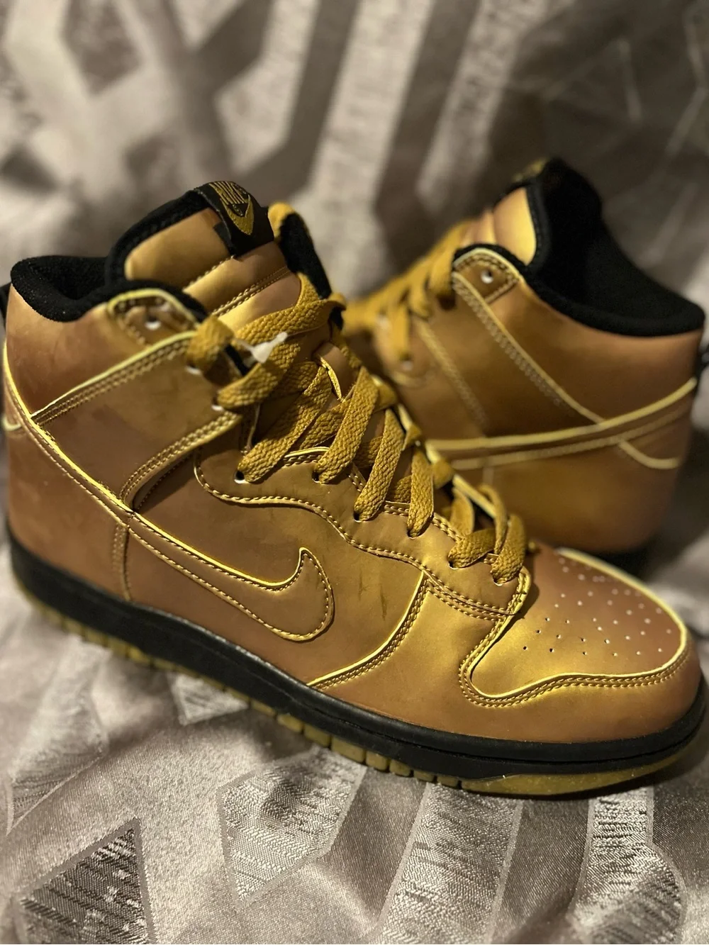 VTG 2004 Nike Dunk High Olympic Metallic Gold Black 308348-771 Size 7.5 NEW